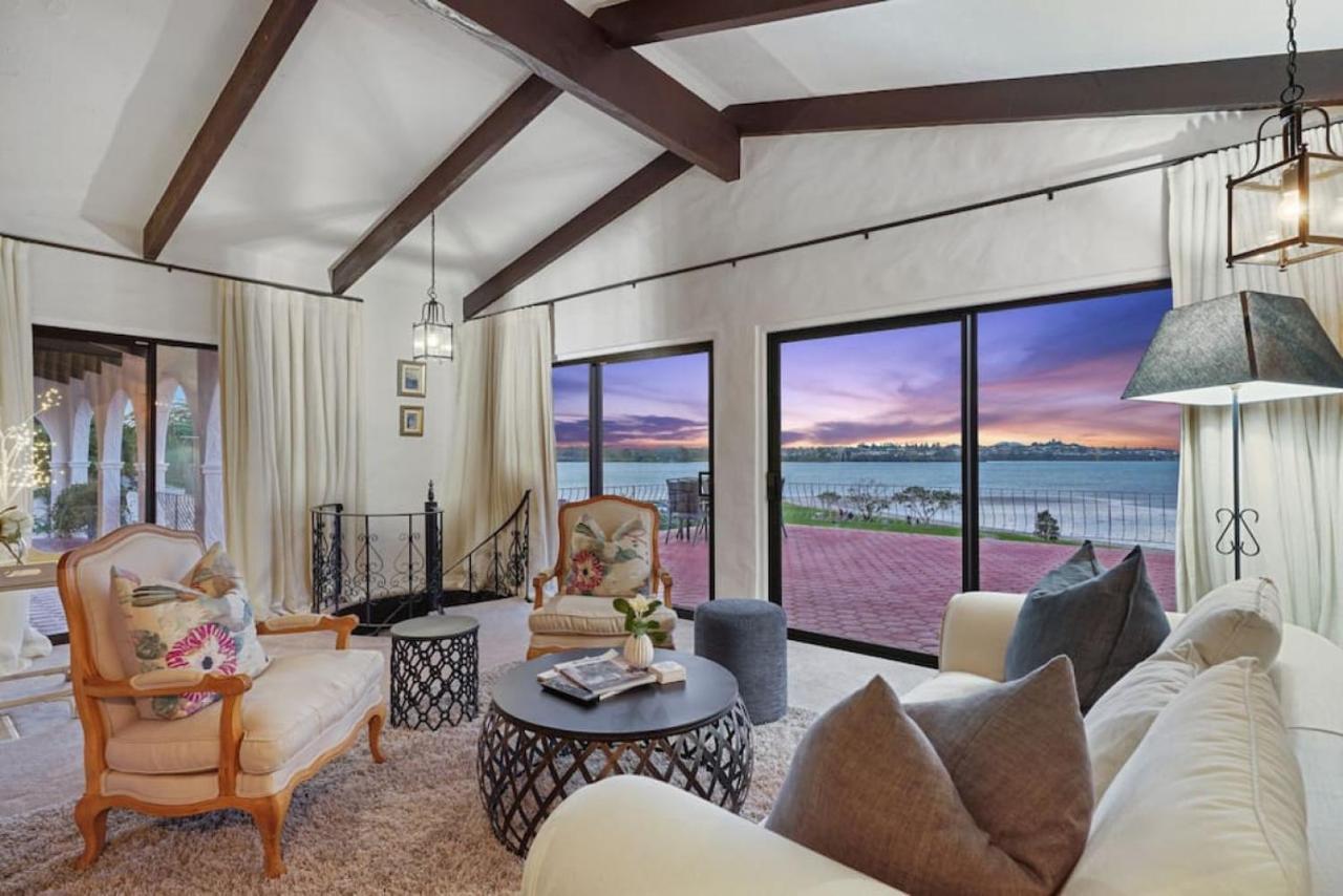 Magnificent Beachfront Mansion - Pool - Fireplace Auckland Exterior foto