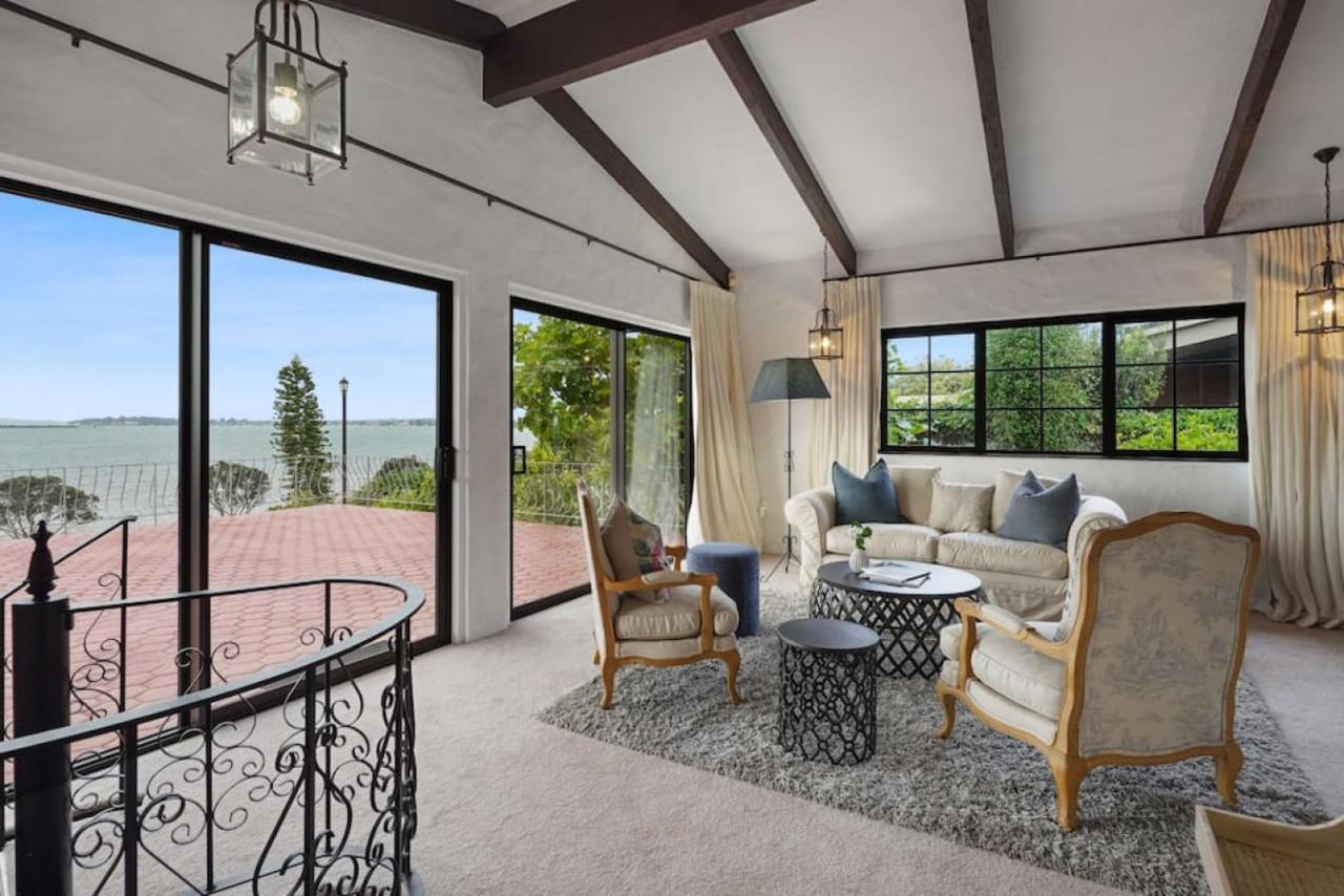 Magnificent Beachfront Mansion - Pool - Fireplace Auckland Exterior foto