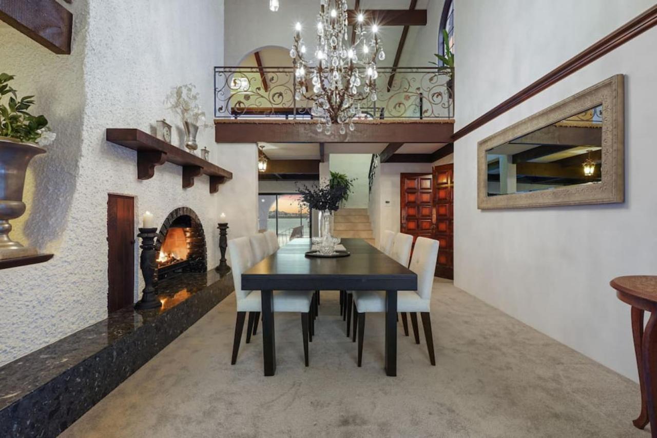 Magnificent Beachfront Mansion - Pool - Fireplace Auckland Exterior foto